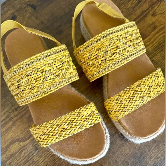 American Rag shoes Size 6 slip on, elastic ankle strap - Picture 1 of 8